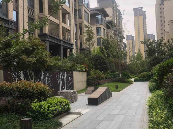 西安高新区科技西路西段碧桂园国湖碧桂园国湖 精装三室 五号线斗门站