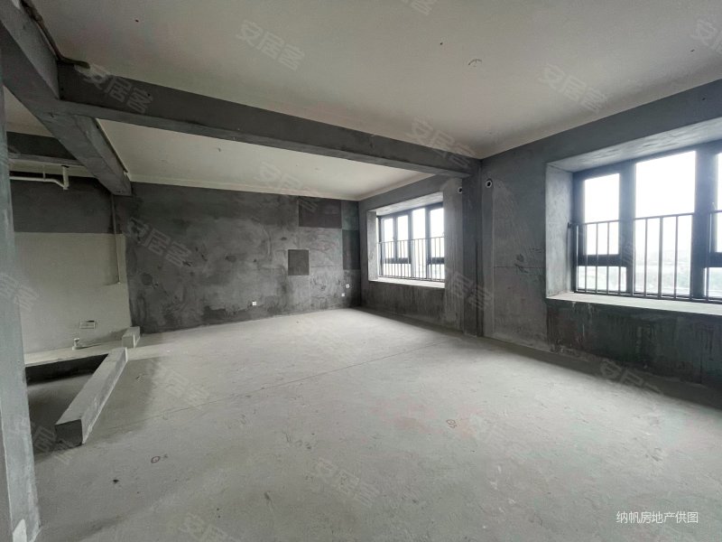 价格真实,好楼层带车位,可议价,一梯一户,看房方便,珑润世家(二期)