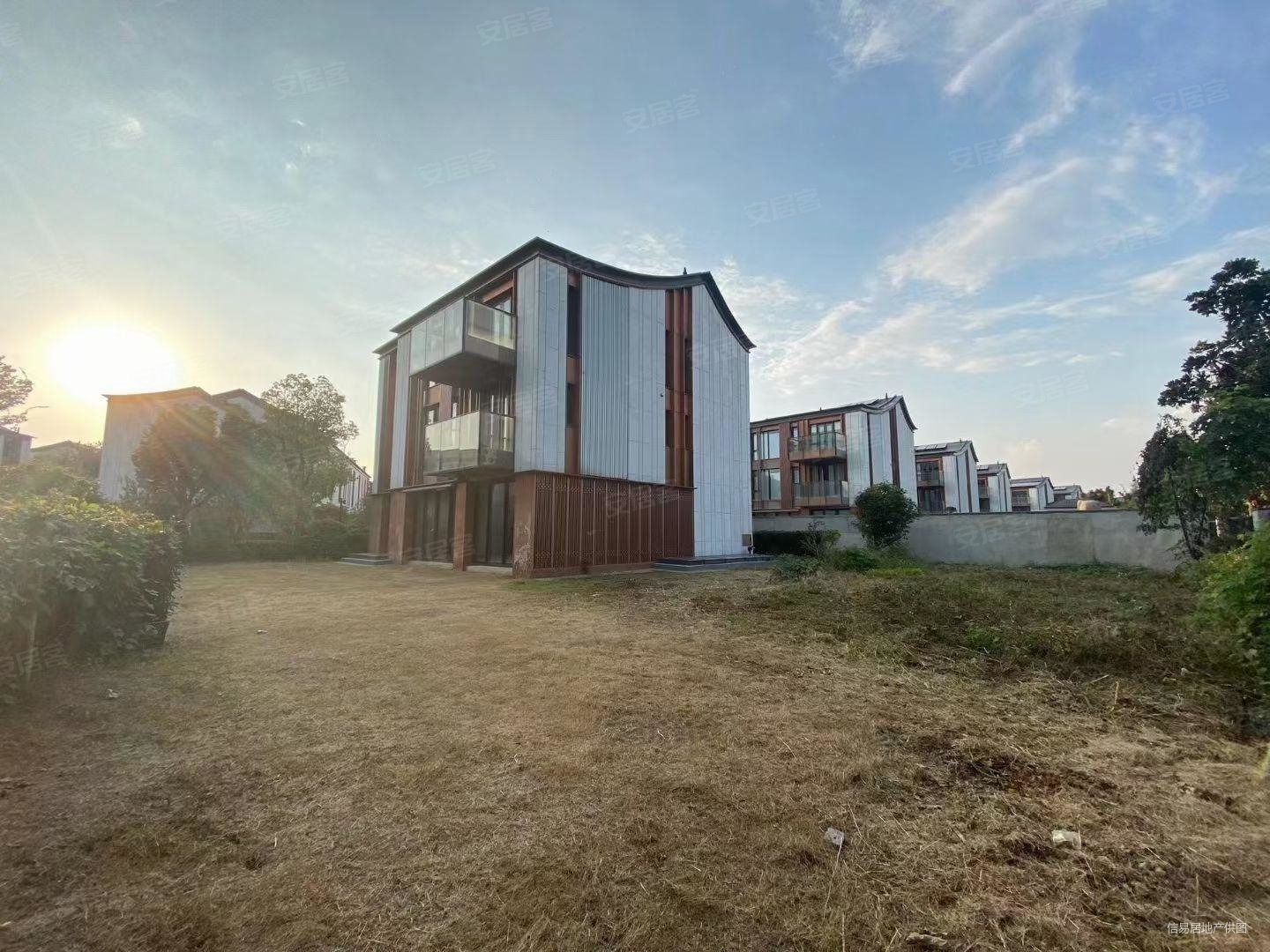 铜雀台龙胤临湖独栋别墅,方正产证面积780平,花园占地一多,世茂铜雀台