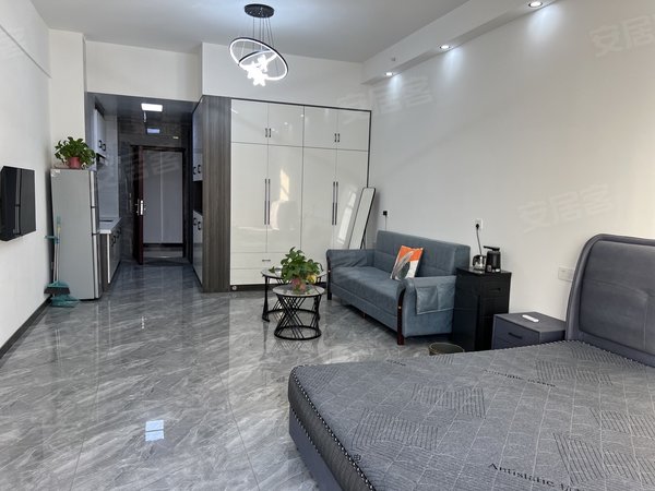 永城万达广场港汇万达广场精装一室,南户干净整洁随时都可以看房,拎包