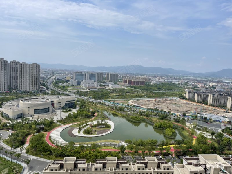 出售奥园二期 有200平复式洋房,马上满两年,送三个车位