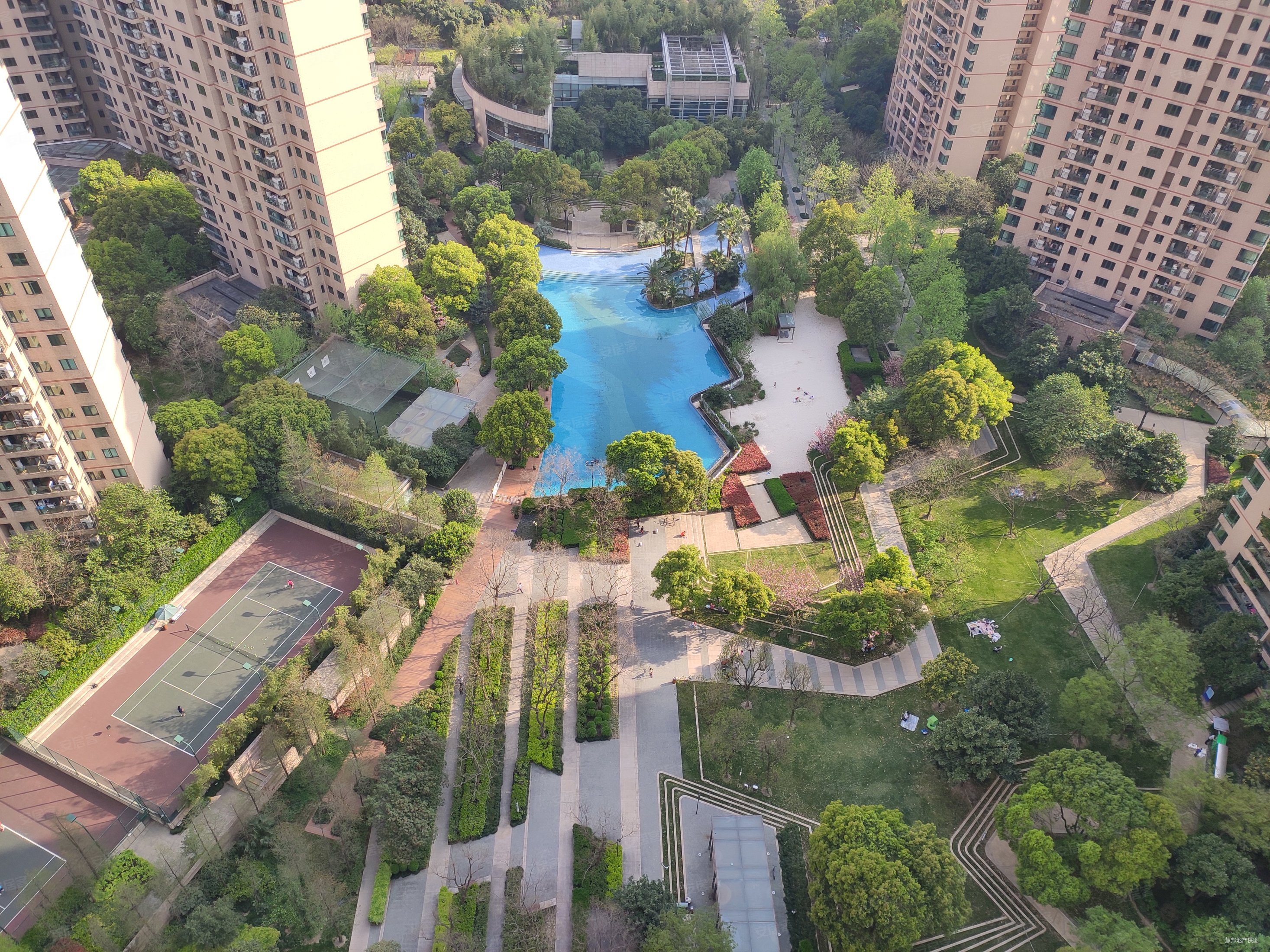 仁恒河滨花园2室2厅1卫85㎡西北1100万