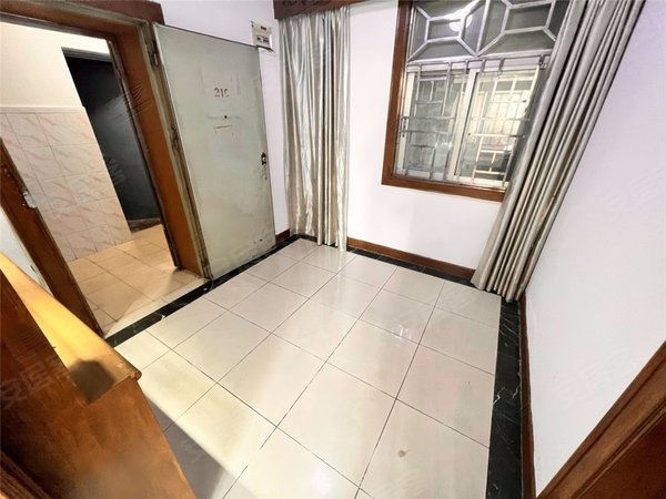 深圳福田岗厦福源大厦岗厦地铁站旁精装三房出租,看房方便.