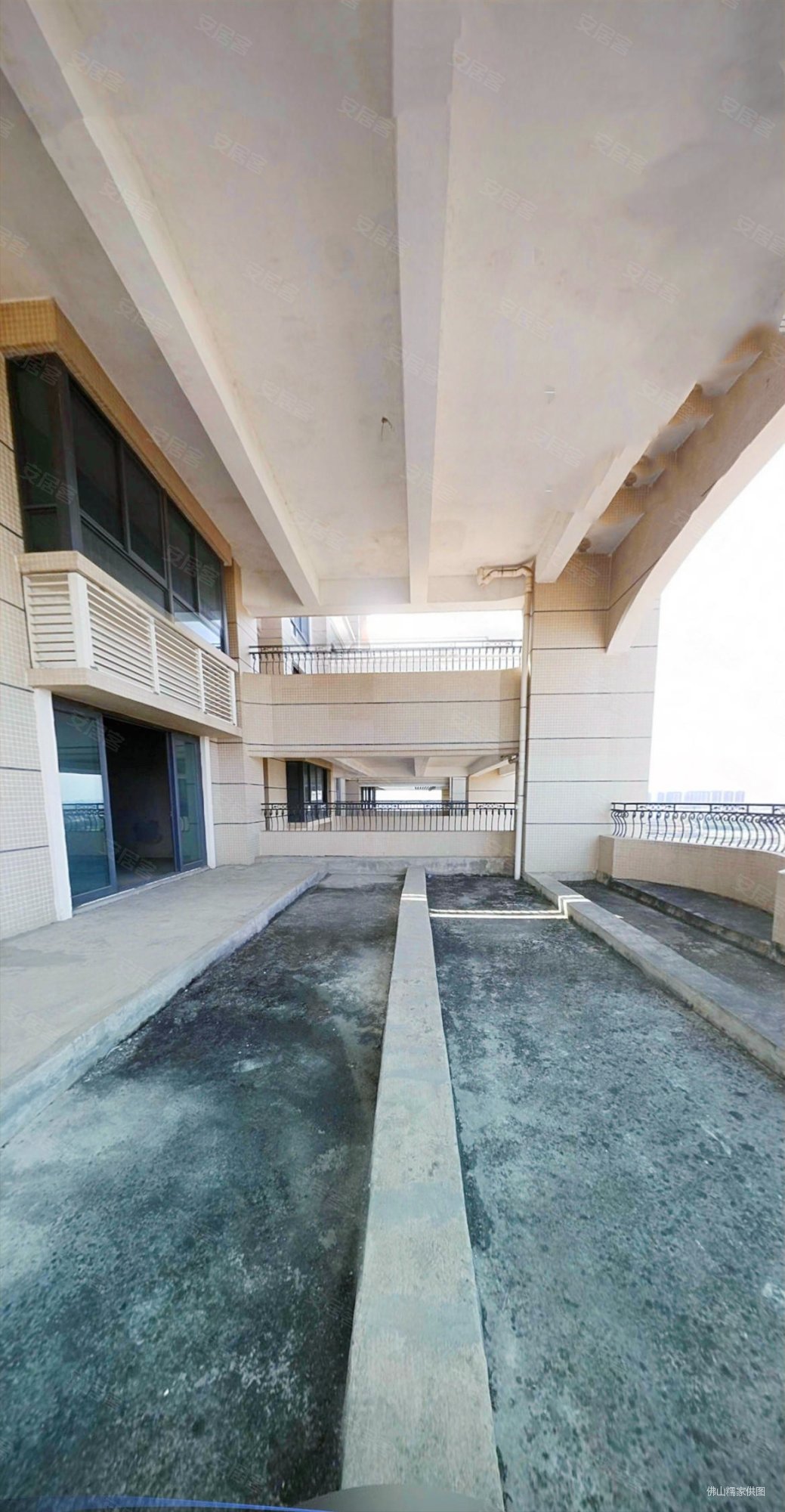 碧桂园凤凰湾 小区绿化高 中间好楼层 朝南 楼龄新 满二