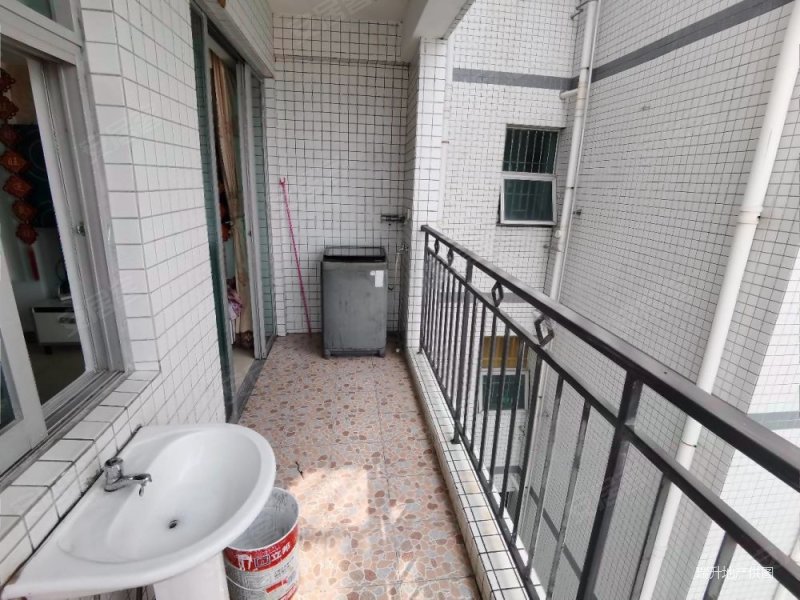 金晖家园 东城城区地段 总价48个 装修大三房 空间大 舒适