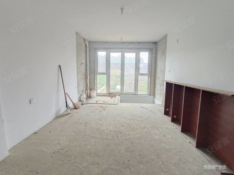 伯爵公馆一楼带80平大院送负一层,随时看房