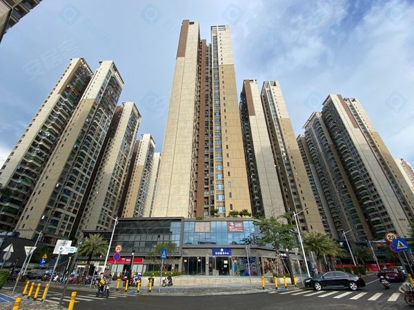 深圳宝安塘尾华强城(一二期)华强城一期 塘尾地铁口旁 家电齐全三房