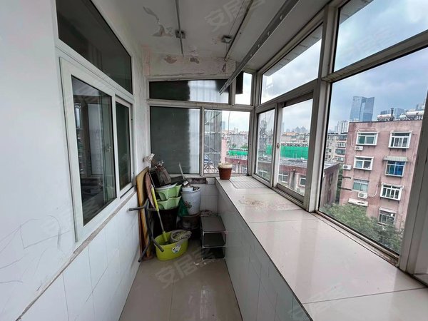 济南历城洪家楼花园小区(四区)花园路历山路 两室一厅 家具齐全 拎包