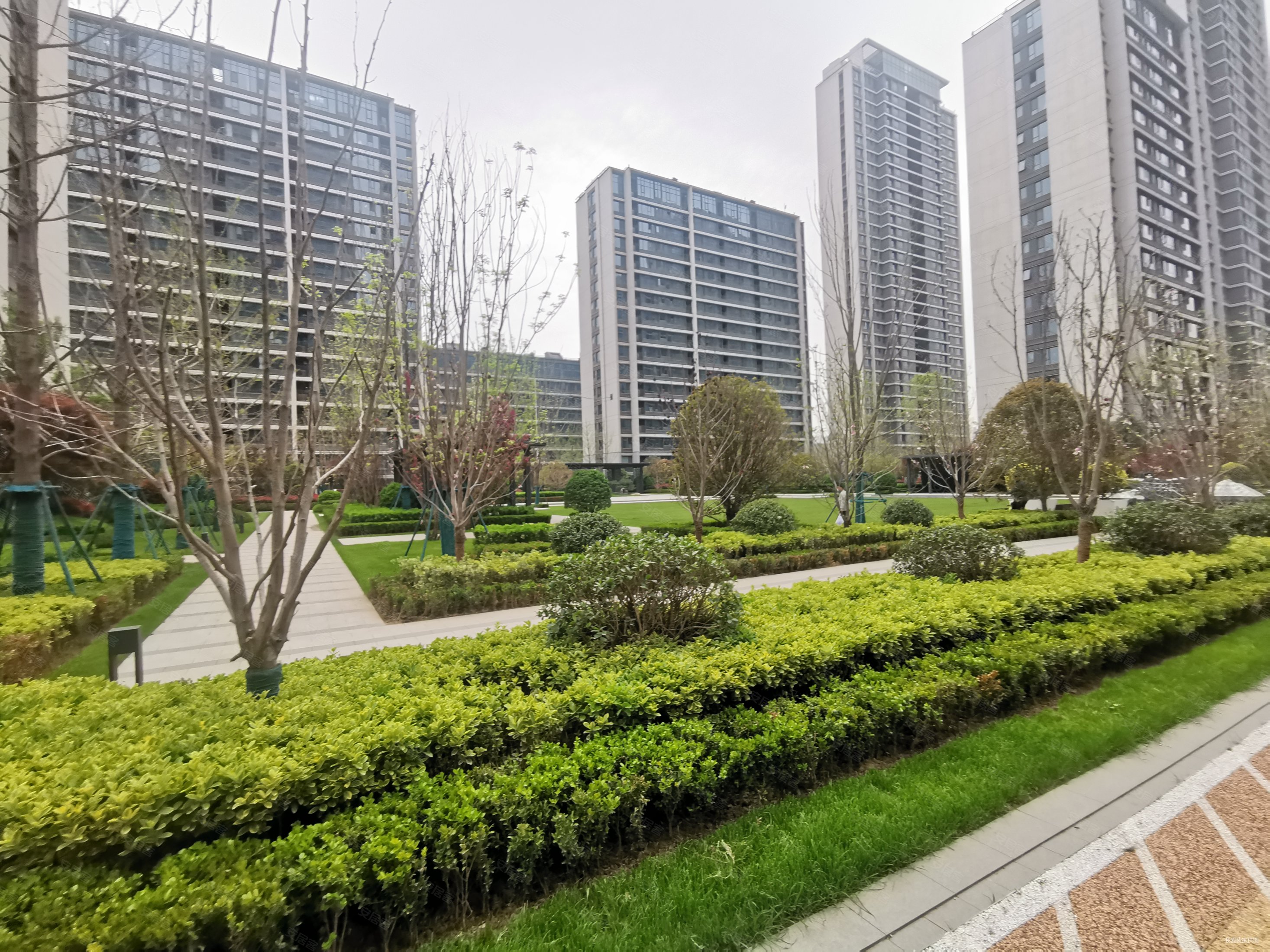 陆港绿城西安全运村