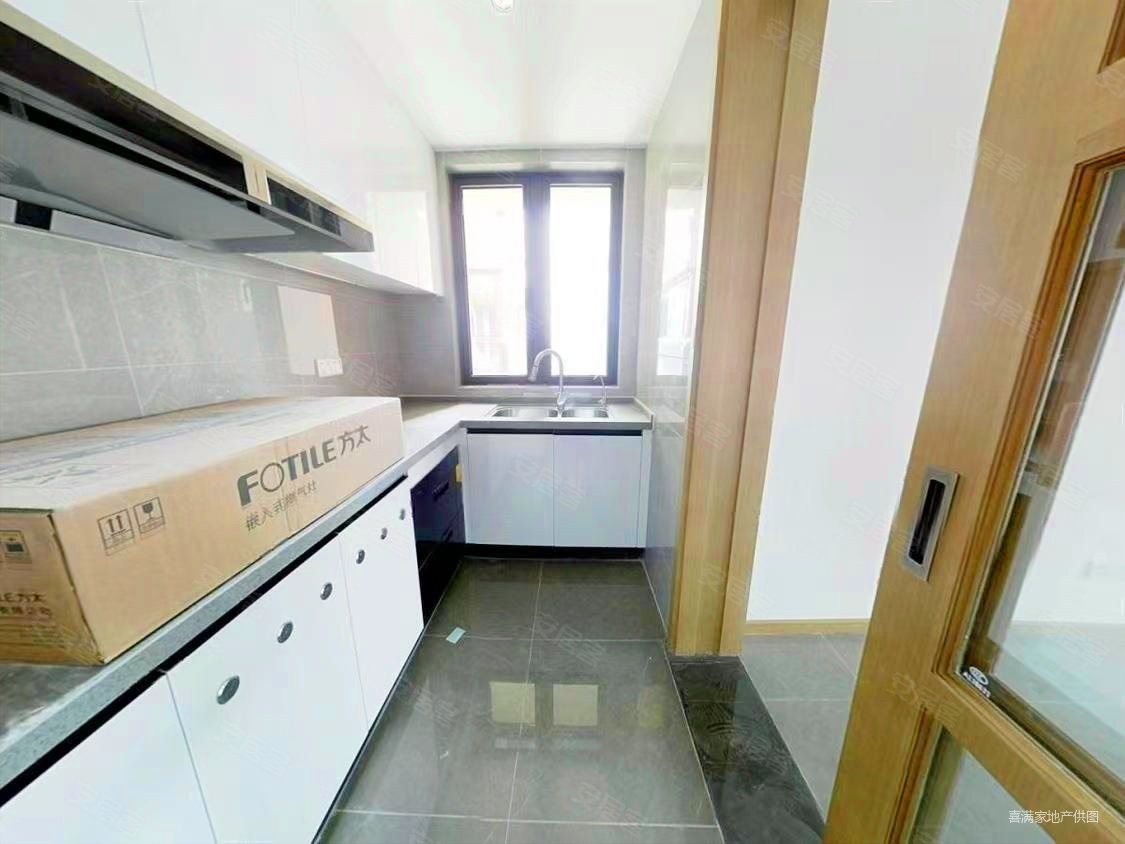 金科博翠天下3室2厅2卫115.18㎡南北148万