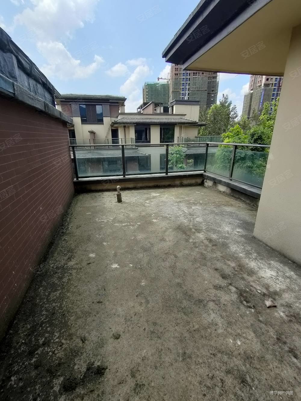 云玺台连排别墅,一至三层,带花园带露台,风景优美,急售62万,龙水湖