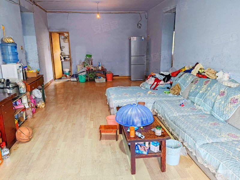 十陵小区套三出售位于青龙湖湿地旁