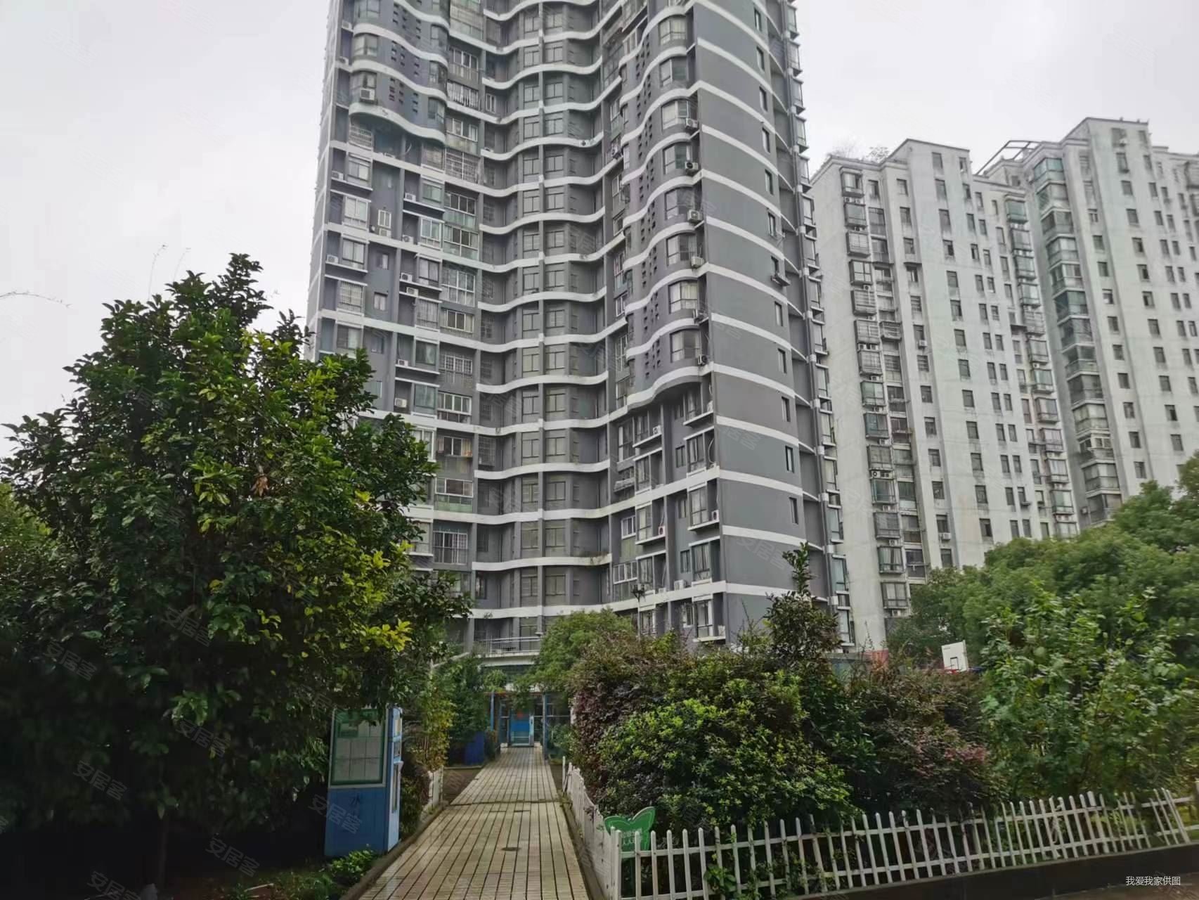 柏林爱乐住宅小区4室2厅2卫151㎡南北170万