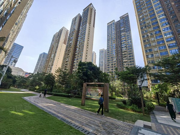 深圳宝安塘尾华强城(一二期)舒适居家大三房,华强城小区,户型朝南看