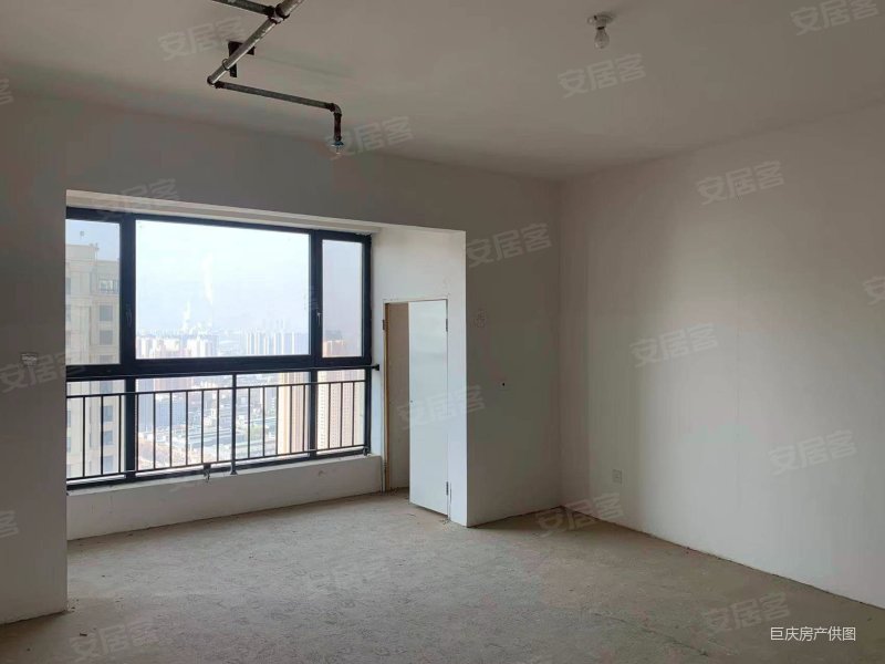 威廉公馆一梯一户三室两厅两卫南北通透可按揭随时能看