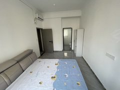 成都温江温江城区健康城 套三精装主卧 带空调 带卫 全女生 可月付 无中介出租房源真实图片