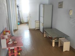 幸福花城4期 家具家电 带储藏室 两台空调出租