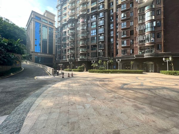 深圳罗湖红岗花园银湖半山业主巨资装修 可以看日出的两房 跑马阳台