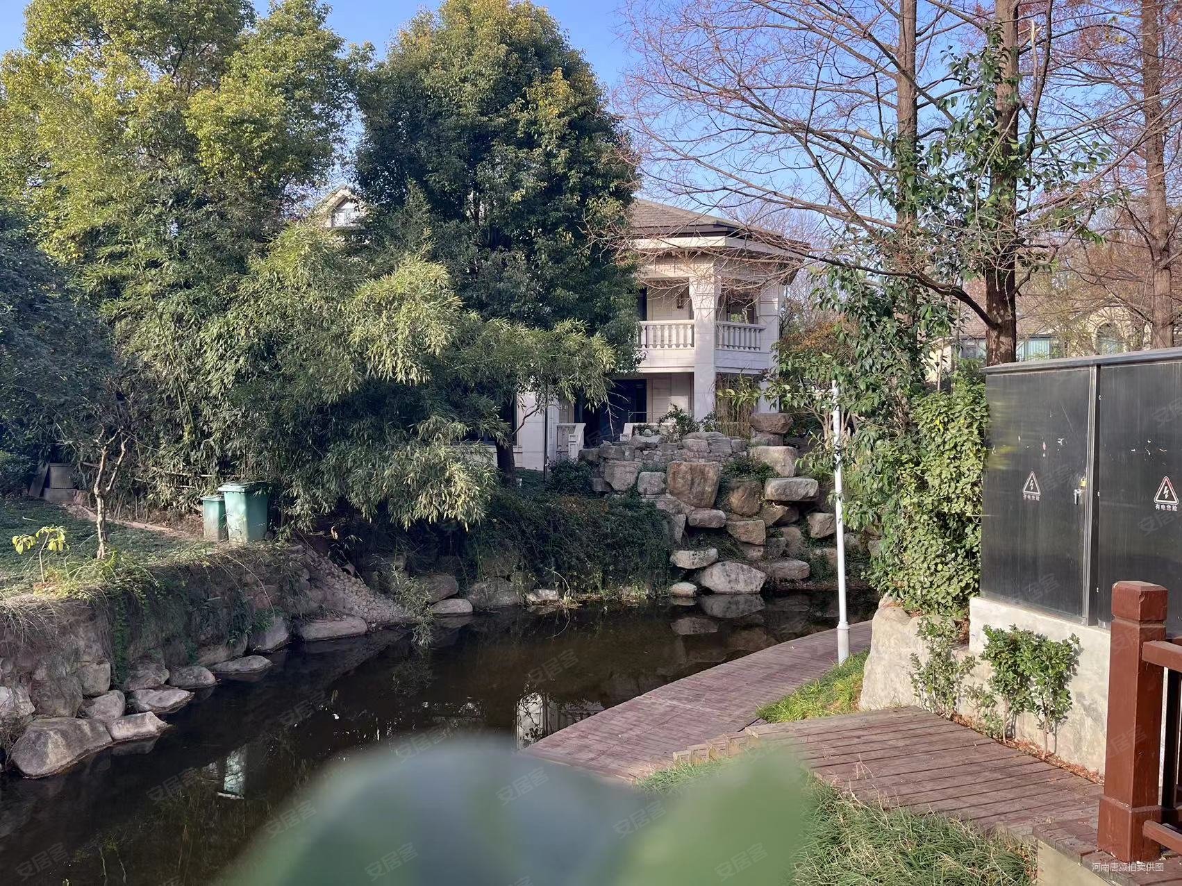 九郡弘别墅6室5厅5卫576.84㎡南北1674万