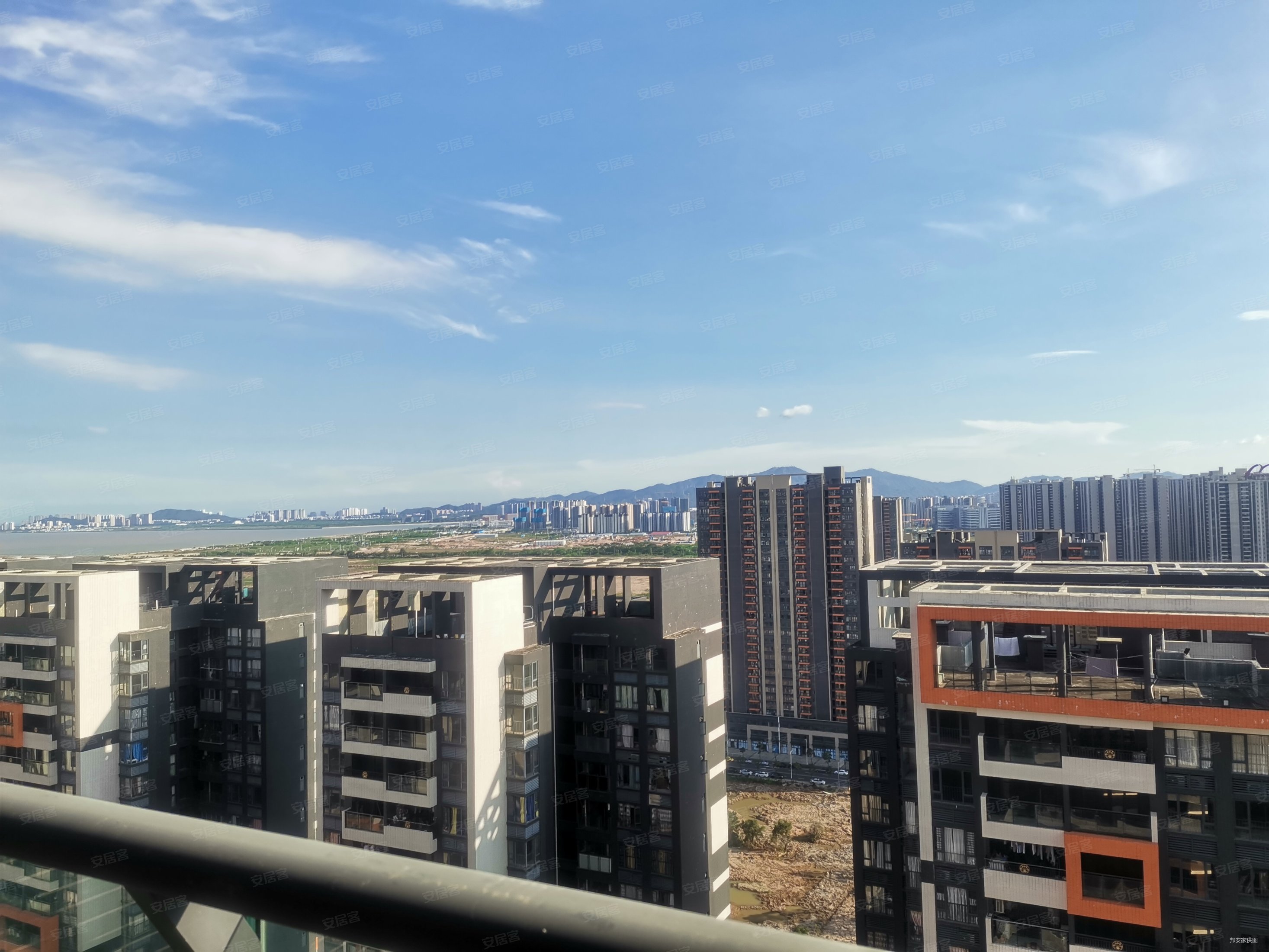 锦绣海湾城(七期)4室2厅2卫131.99㎡南北136万