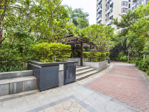 深圳龙岗龙岗中心城绿景大公馆绿景洋房!中楼层东南向,双阳台户型!