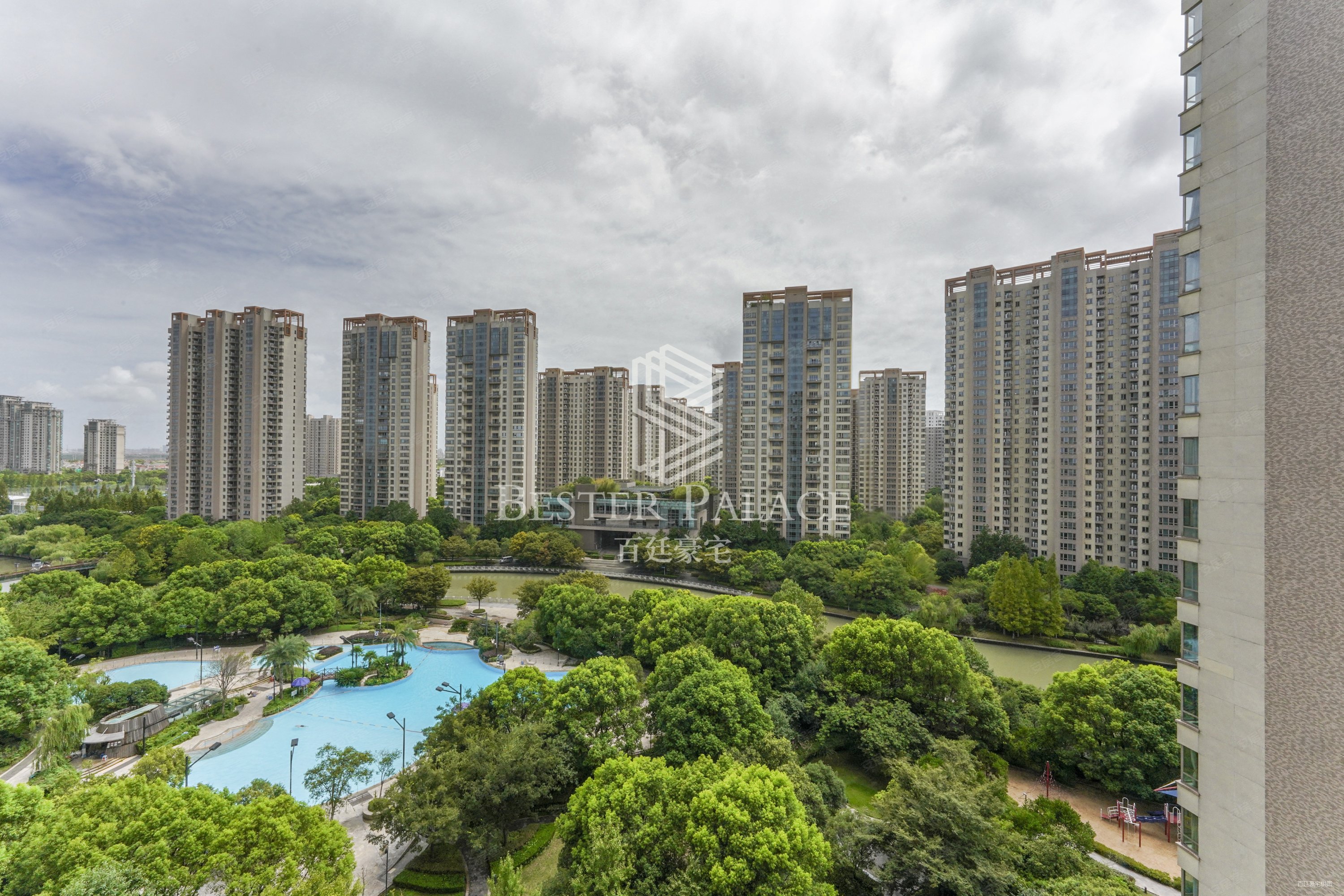 仁恒河滨城中高区四房位置绿化泳池景观