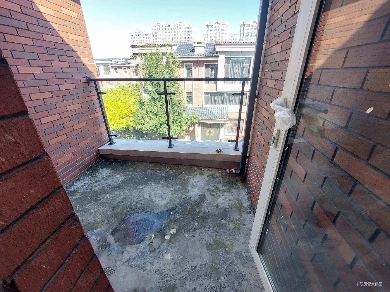 256万买198p二环别墅带花园带露台,均价260到390w,佳和新城(八期)二手