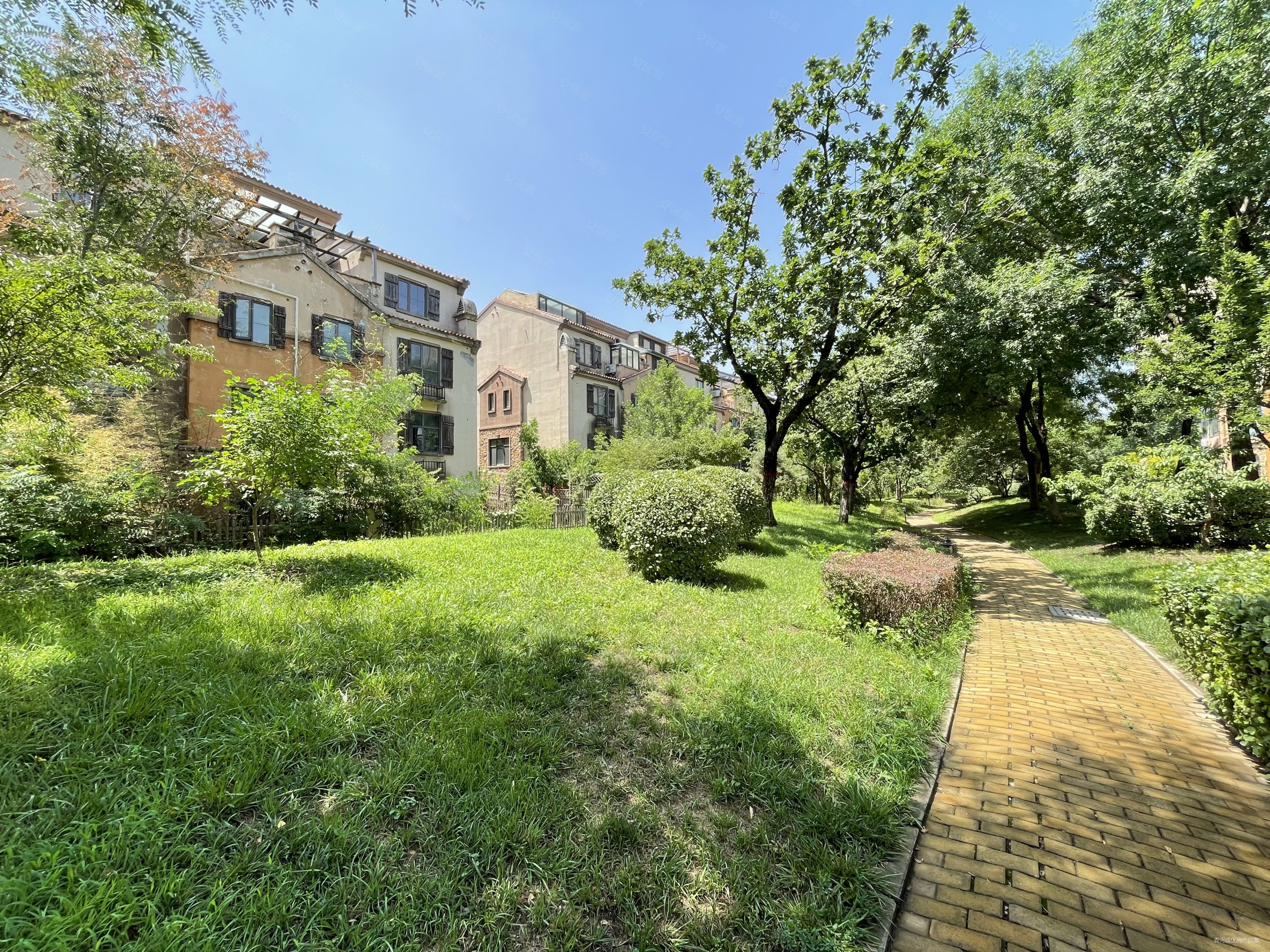 大运河孔雀城(别墅)4室2厅4卫216㎡南北210万