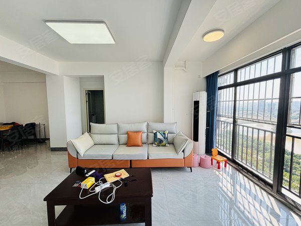 南宁西乡塘石埠西明蓝湾西乡塘客运站 一线江景大两房 客厅配空调 通