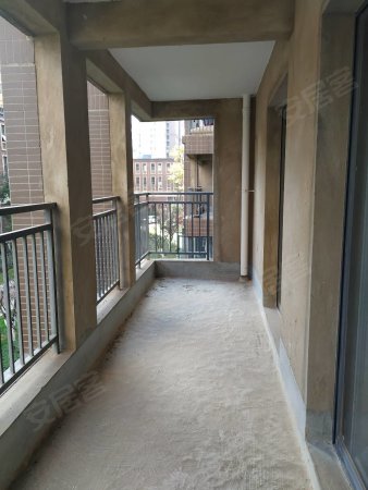 时代俊园 a2地块 184平米 带车位 140万