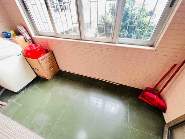 广州白云梅花园梅苑小区梅苑小区南向大三房,装修保养很不错 随时看房