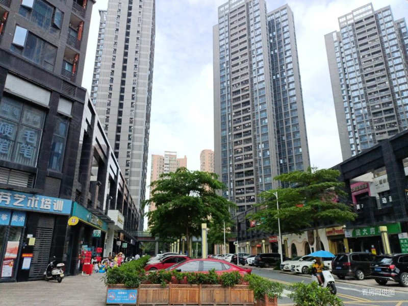 地铁物业松河瑞园92平大4房,实用面积高达110平南北通透.