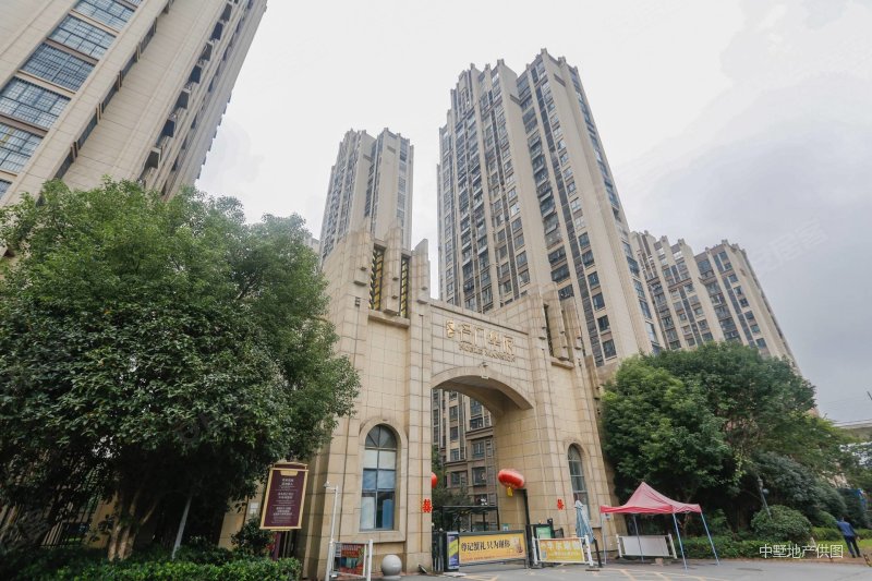 文一名门华府 医疗配套成熟 南北通透 楼龄新 正规商品房