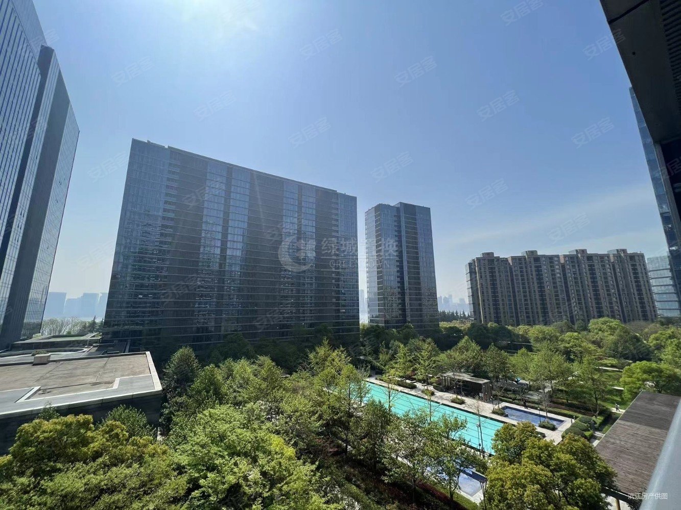 绿城蓝色钱江(公寓住宅)4室2厅3卫235.06㎡南2820万