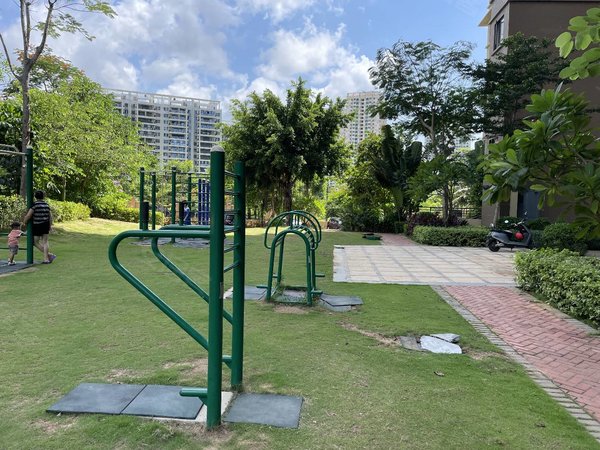 三亚吉阳迎宾路南电园月川桥头 青春颂广场 精装5房2卫 家具家电齐全