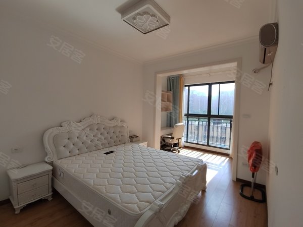 咸宁咸安新鄂高长安花苑岔路口近鄂高 长安花苑精装大三房 九成新电梯