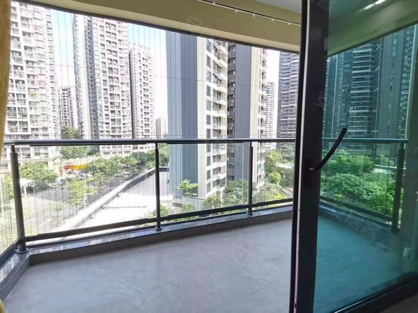 深圳龙岗大运京基御景中央(二期)次新小区三房新装修 业主很着急 免租