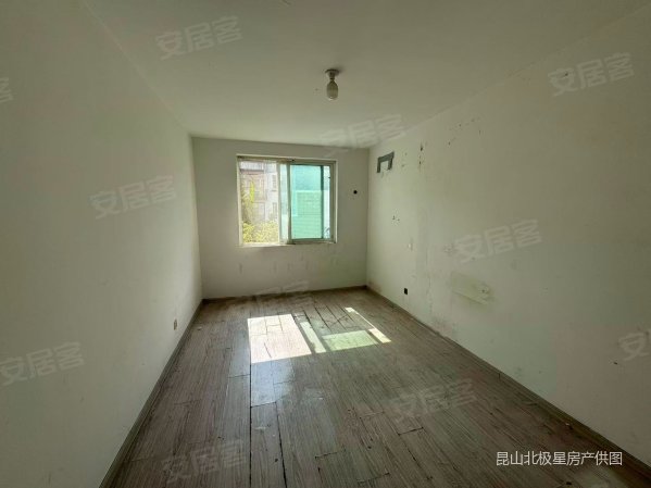 东城蓝郡3室2厅2卫133.62㎡南北148万