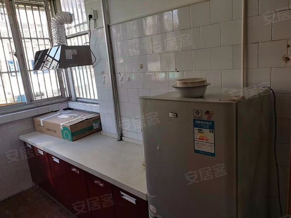如皋如皋市区中山西路皋南新村四组团大润发,市政府附近,皋南新村,两室一厅,设备齐全,合适可议出租房源真实图片
