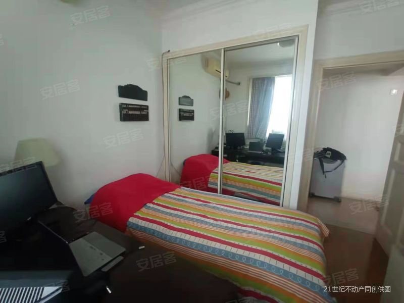 联宝公寓 4室 2厅 227平米