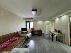 泰兴泰兴市区复兴路吾悦 皇冠假日网红酒店对面 凤凰和泰精装电梯两室 喜欢就拿下出租房源真实图片