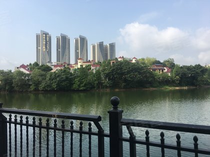 溢盈湖畔别墅