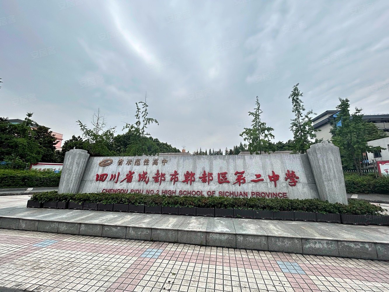 急卖郫县一中二中地铁站附近小区套三楼层好配套完善停车居家方便