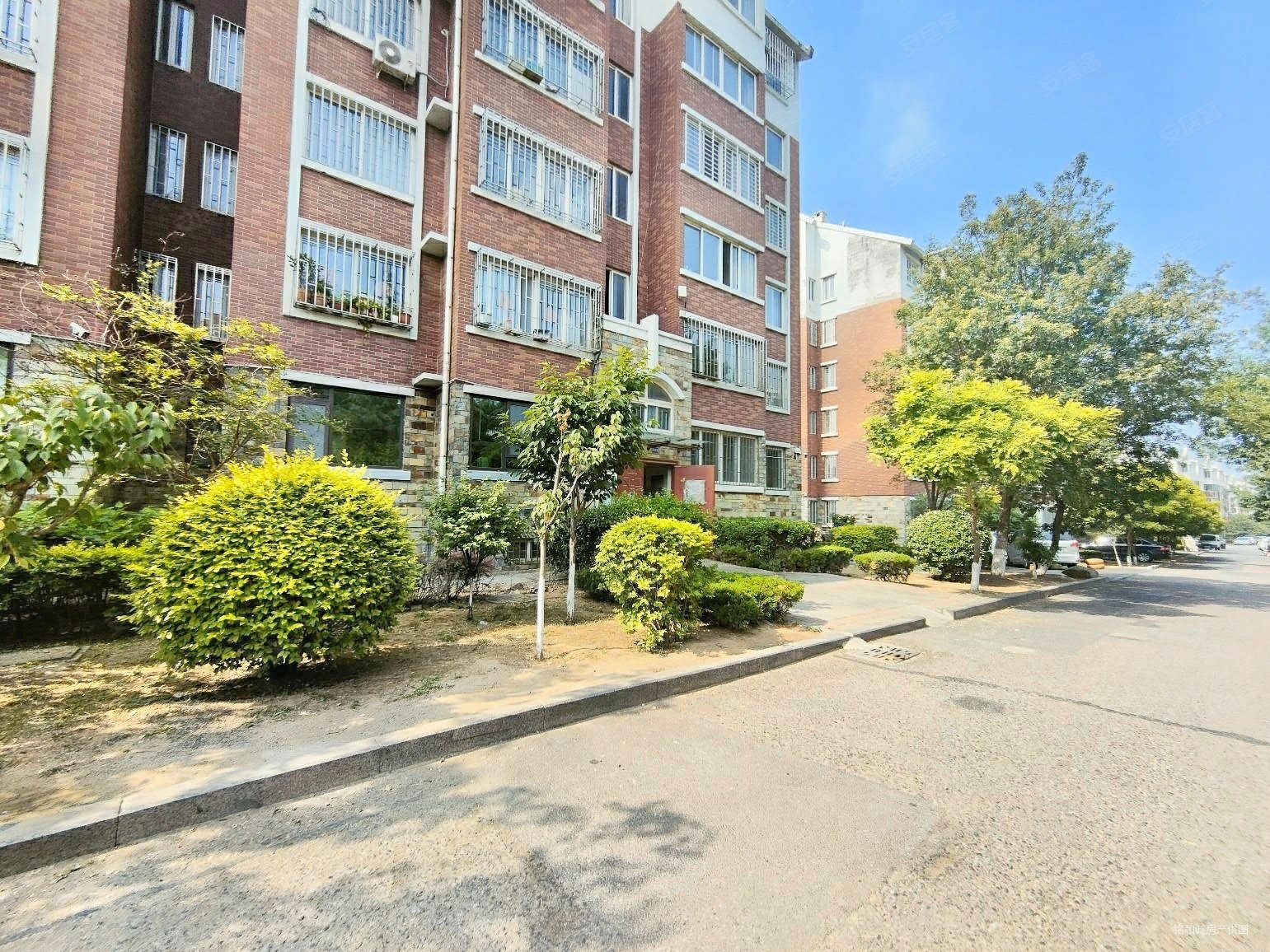 御墅临枫南区(888号)3室2厅2卫125㎡南北110万