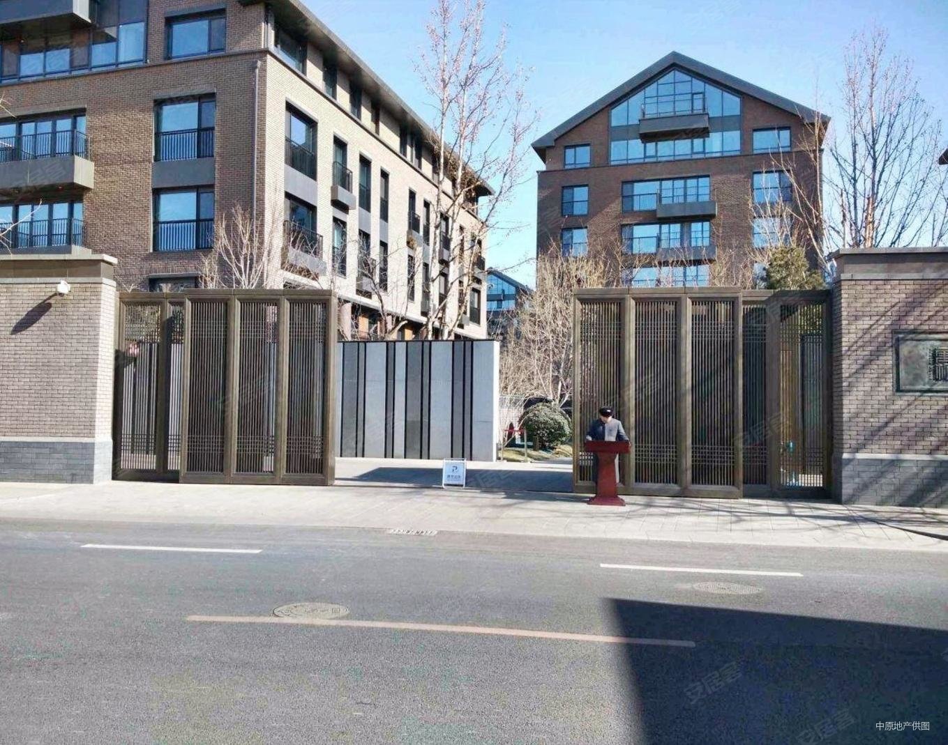 新出一层下跃户型万柳书院有车库储藏室