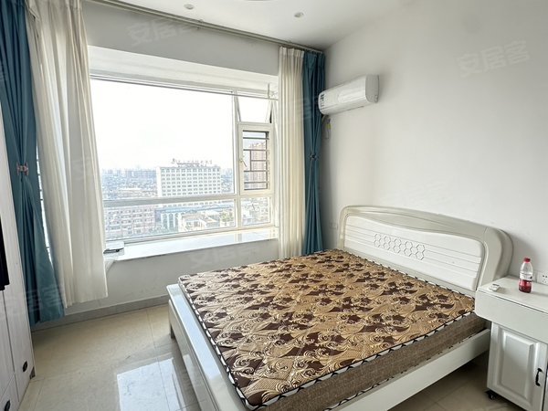 南昌腾泰财富广场街心花园，单身公寓一室一厅出租，家具家电齐全，拎包入住。出租房源真实图片