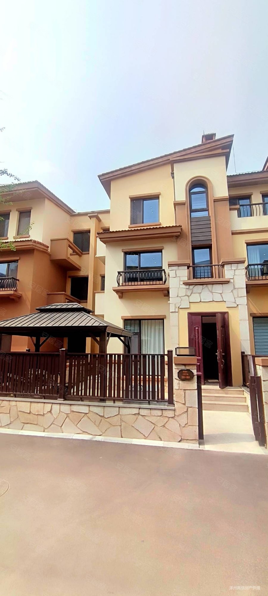 西京都高尔夫别墅4室3厅5卫237㎡南北106.1万