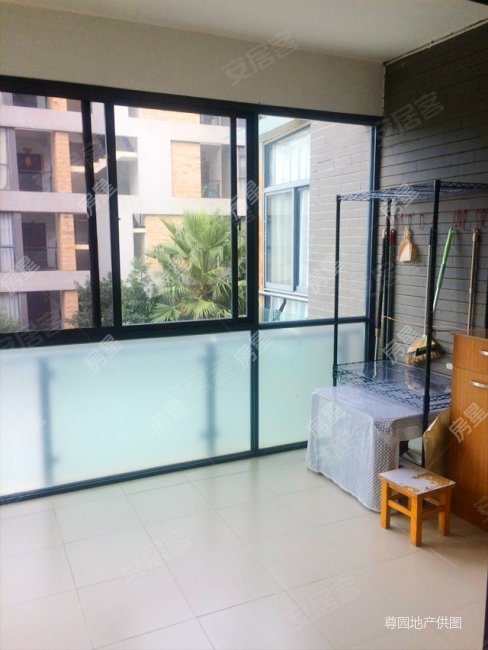 滇池卫城尚层 近地铁 超低密度 中间楼层 小三房 商品住宅