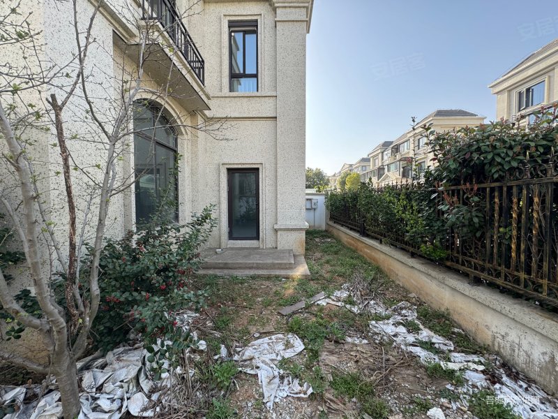 双拼别墅 有花园 有露台 实得近500平左右 可做7房,梧桐墅(别墅)二手