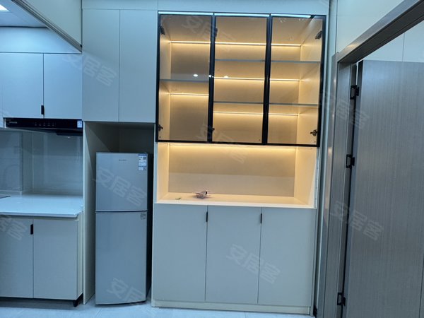 金华东阳东阳江北兴平东路115号楼人民路轻轨站 盛世豪门 落地窗一级空调 超大一室一厅带投影出租房源真实图片